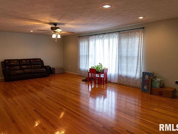 4th image of 27 Hiel Dr