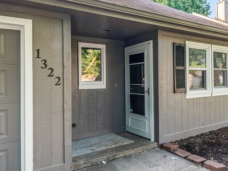 1322 N Harvey Dr — Photo 33