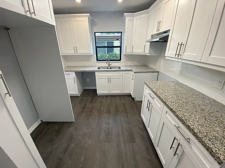 15861 NE 14th Ct — Photo 6
