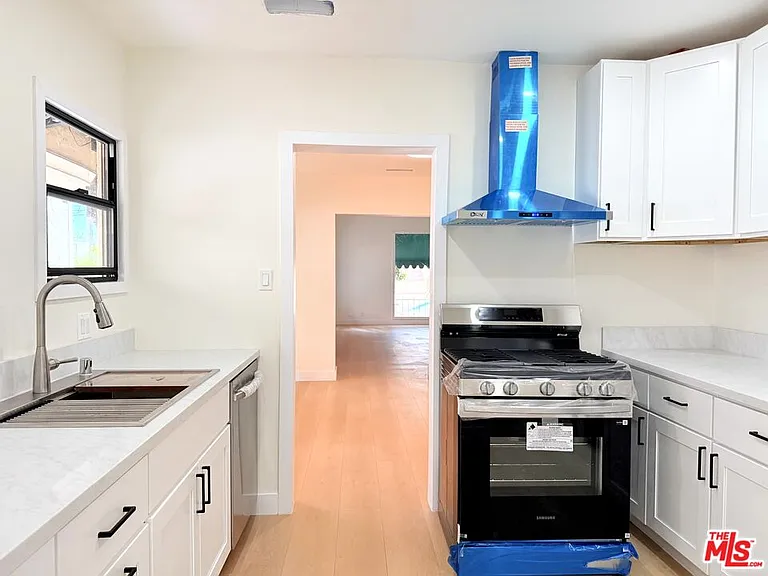 6132 Whitsett Ave — Photo 14