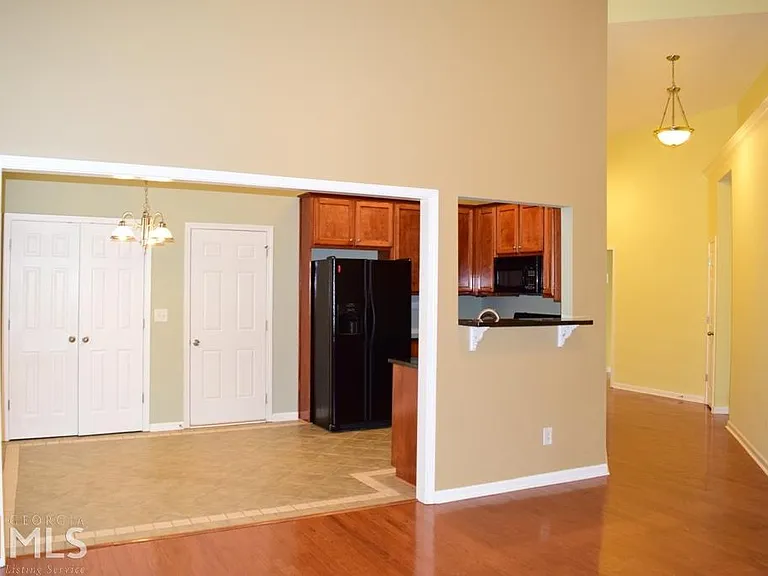 35 Bedford Park Dr — Photo 5