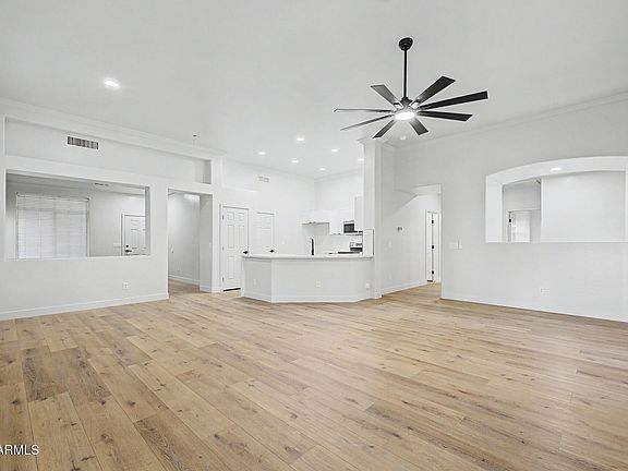 2nd image of 3251 E THORNTON Avenue