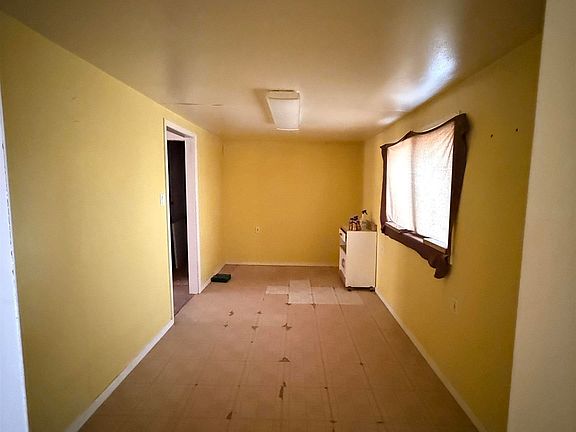 5th image of 709 Main St