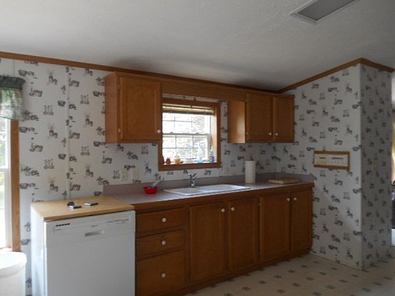 5th image of 304 Lake St