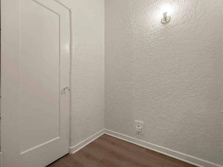 2975 Leeward Ave — Photo 7