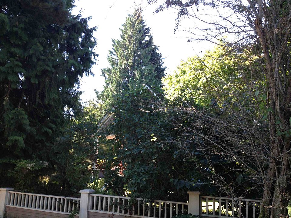 2nd image of 3243 NE 91st St