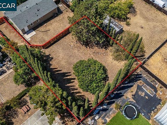 4th image of 4041 Golden Ave