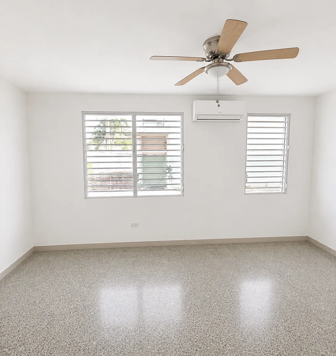 3 bed, 950 sqft, $1,300 — Photo 3