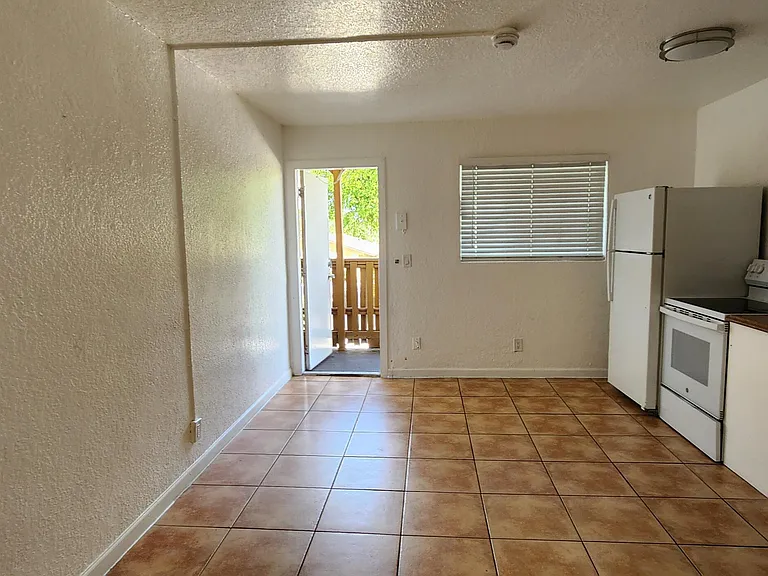 620 NW 7th Ave #28 — Photo 5