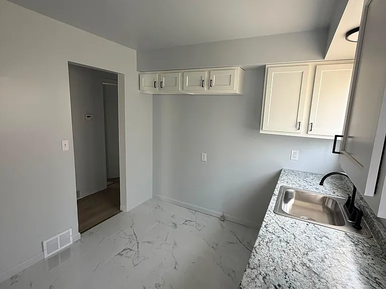 4900 Elmhurst St — Photo 4