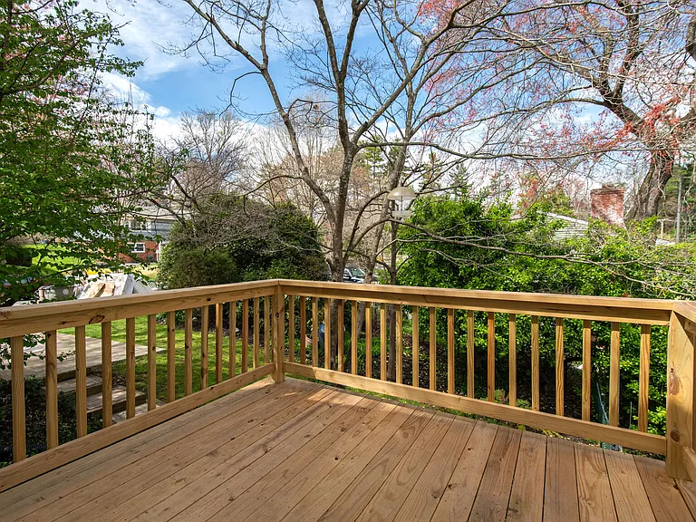 1204 Gladstone Dr — Photo 24