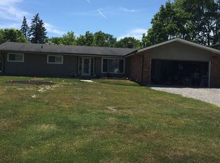 28368 Chatham Rd, Grosse Ile, MI 48138