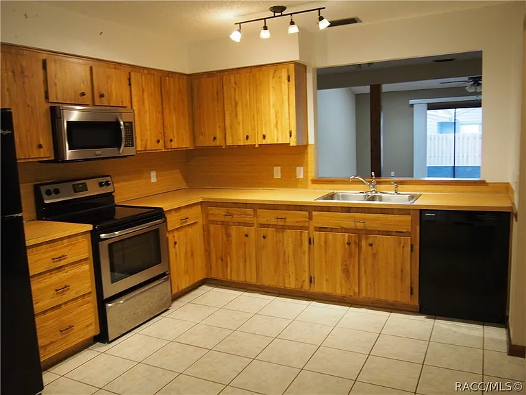 210 Talmage Ave — Photo 3