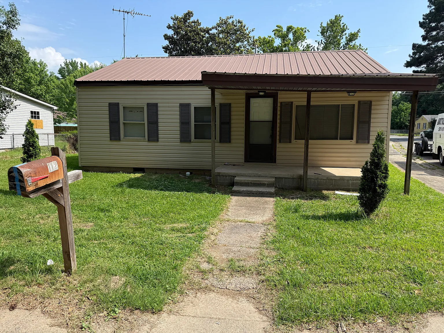 3 bed, 792 sqft, $1,000 — Photo 1