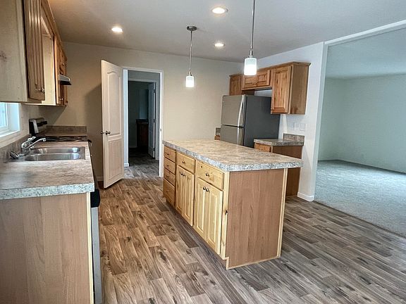5th image of 86880 Glitter Ln