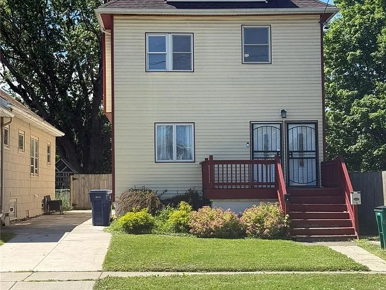 21 Amber St #UPPER — Photo 1