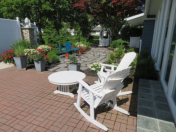2nd image of 4094 N Barclay Dr