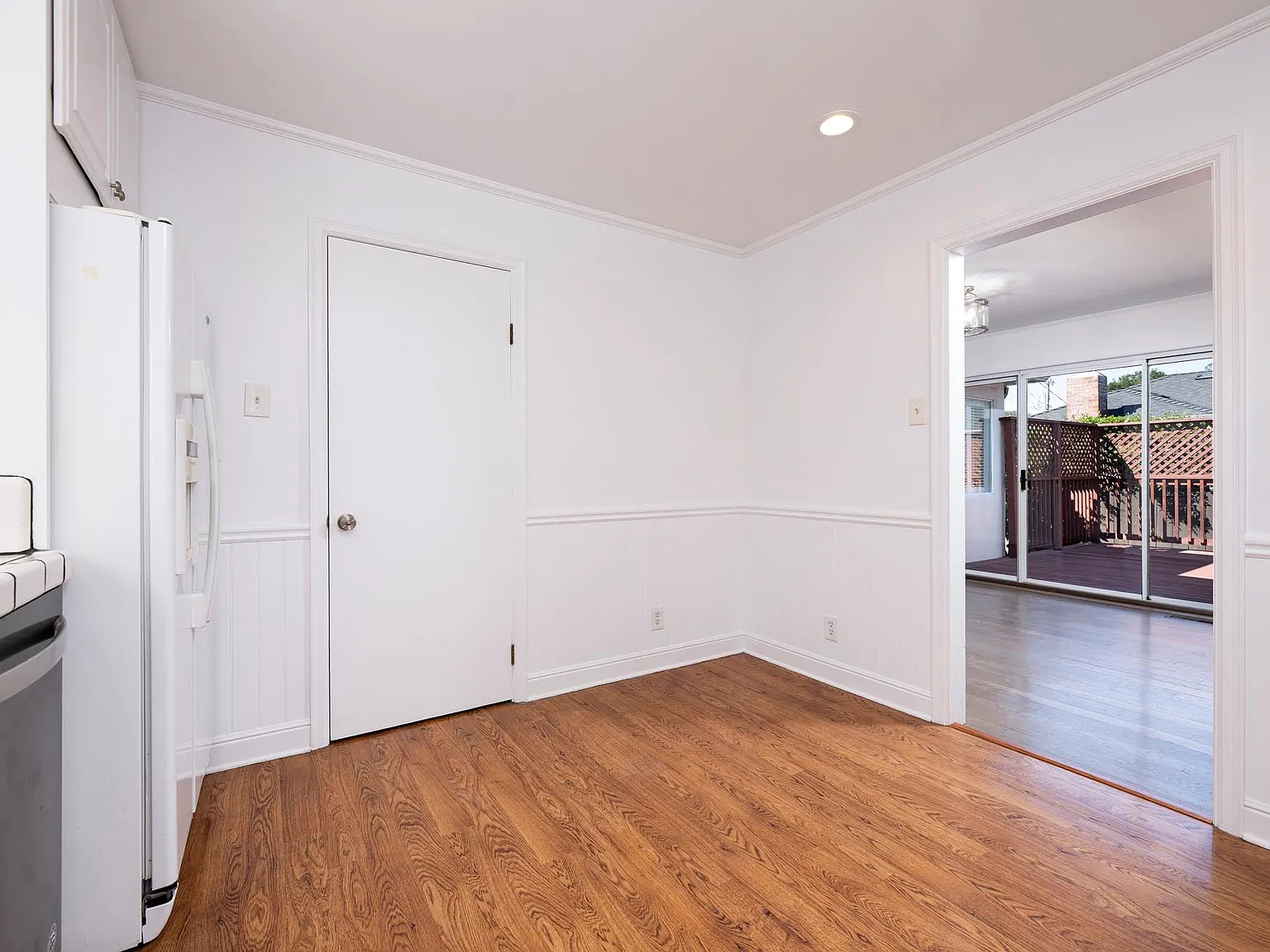 3 bed, 1.5 bath, 1290 sqft, $6,700 — Photo 2