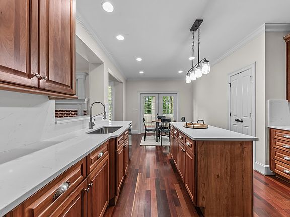 5th image of 962 Saye Creek Dr