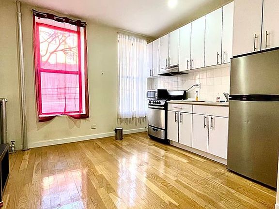 3rd image of 140 17th St APT 1