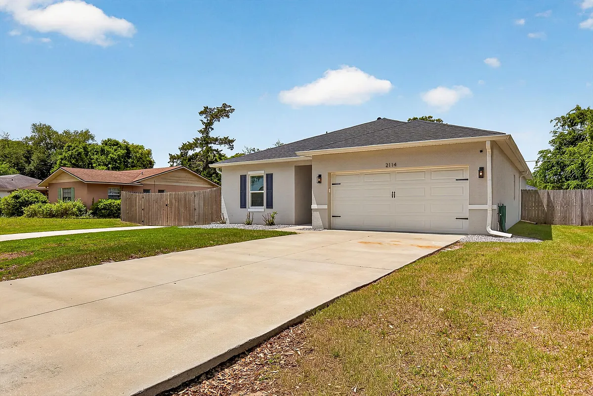 Building Photo - 2114 Umbrella Tree Dr