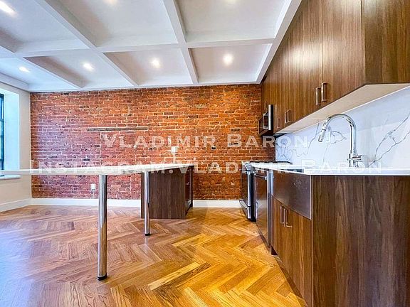2nd image of 921 Washington Ave #632