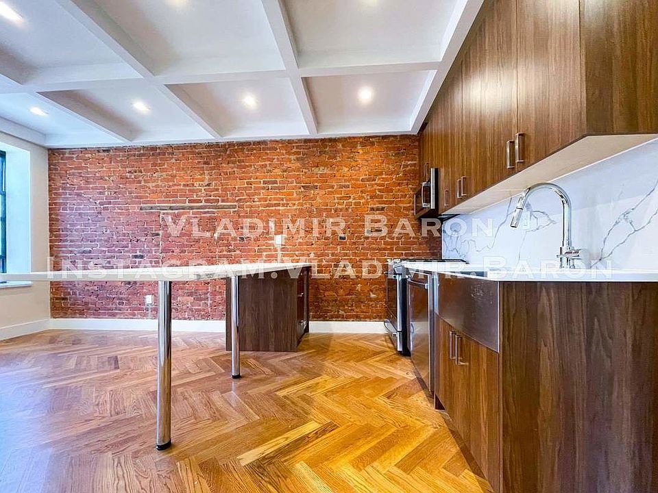 1st image of 921 Washington Ave #634