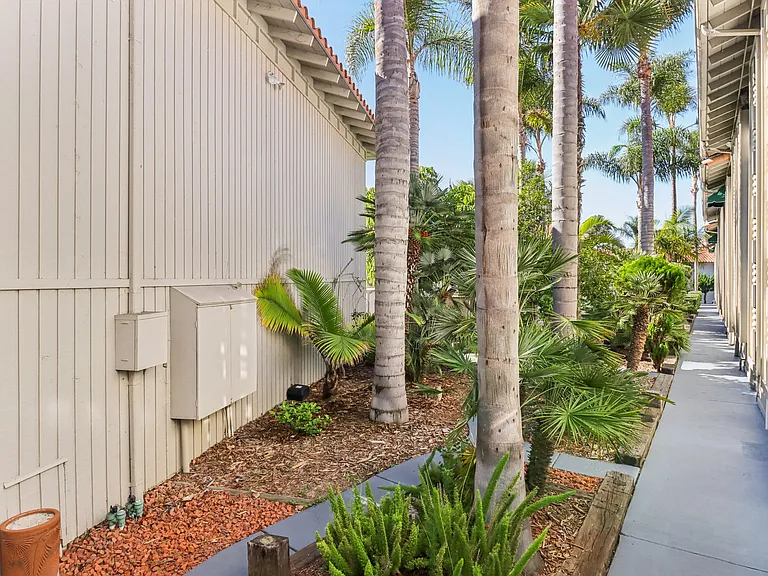La Jollan Townhomes — Photo 62