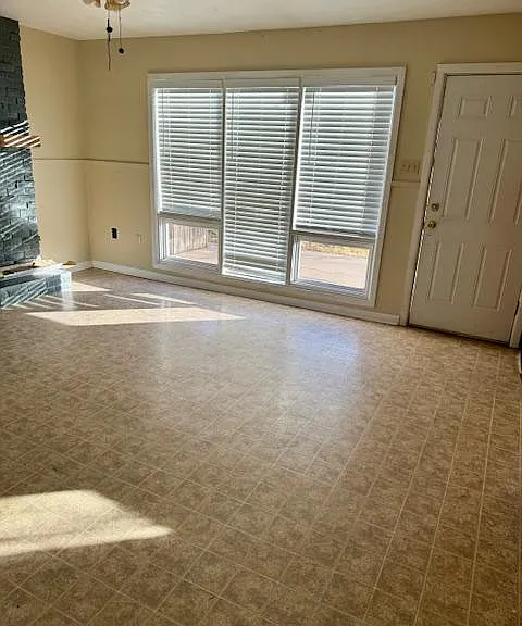 1418 Byron Ave — Photo 5