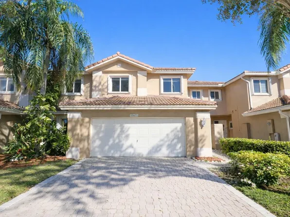 15827 SW 12th St, Pembroke Pines, FL 33027
