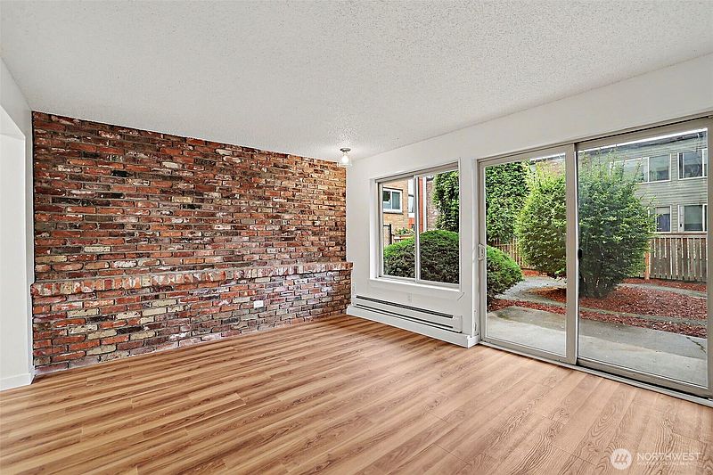 4th image of 315 13th Avenue E
