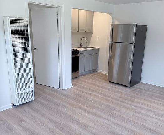 3rd image of 215 Washington St #6