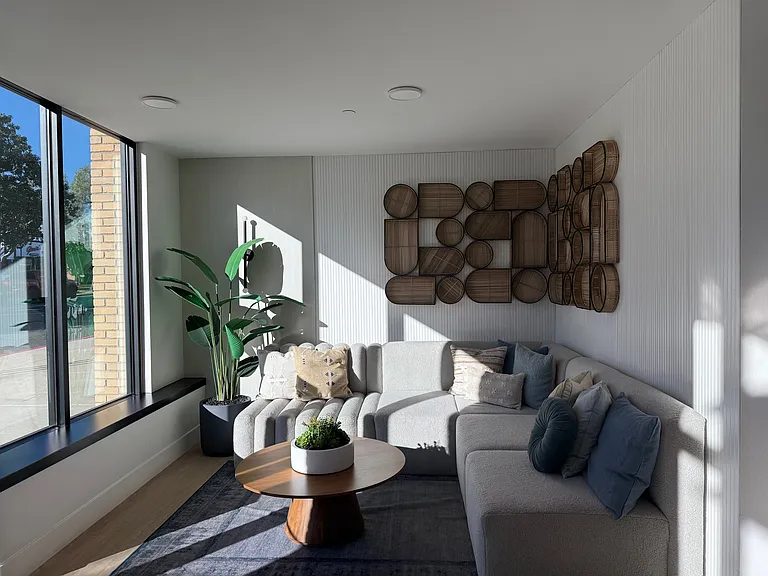 Downtown Ontario Luxury Apartments — Photo 104