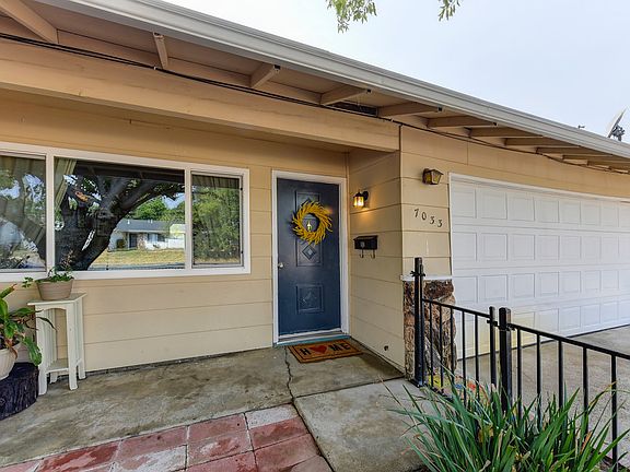 4th image of 7033 Woodmore Oaks Dr