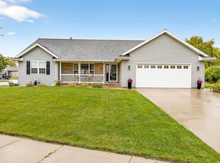 102 Hidden Ridges Way, Combined Locks, WI 54113