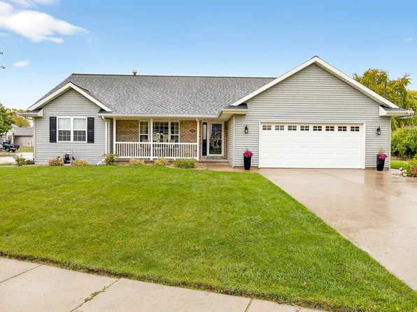 102 Hidden Ridges Way, Combined Locks, WI 54113