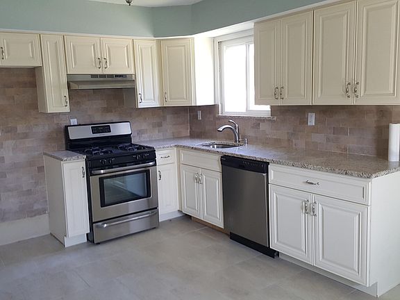 4th image of 551 Stewart Ave