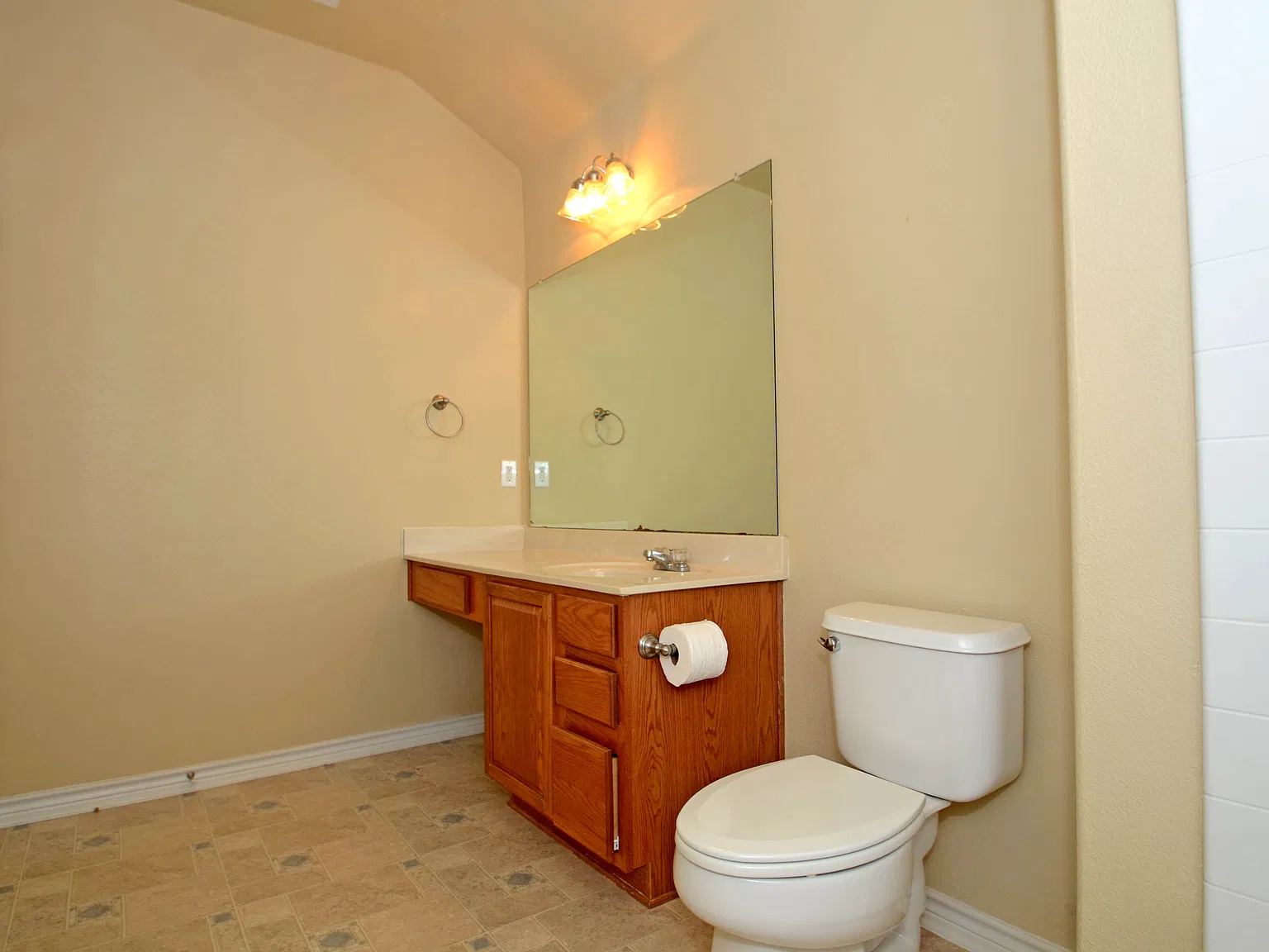 3 bed, 2.5 bath, 2631 sqft, $2,700 — Photo 4
