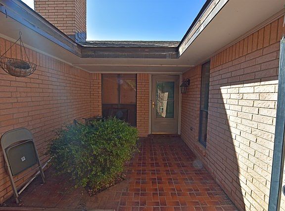 2nd image of 1319 Brittany Ln