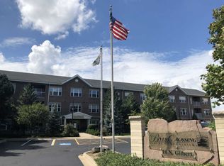 10 N Gilbert St APT 211, South Elgin, IL 60177