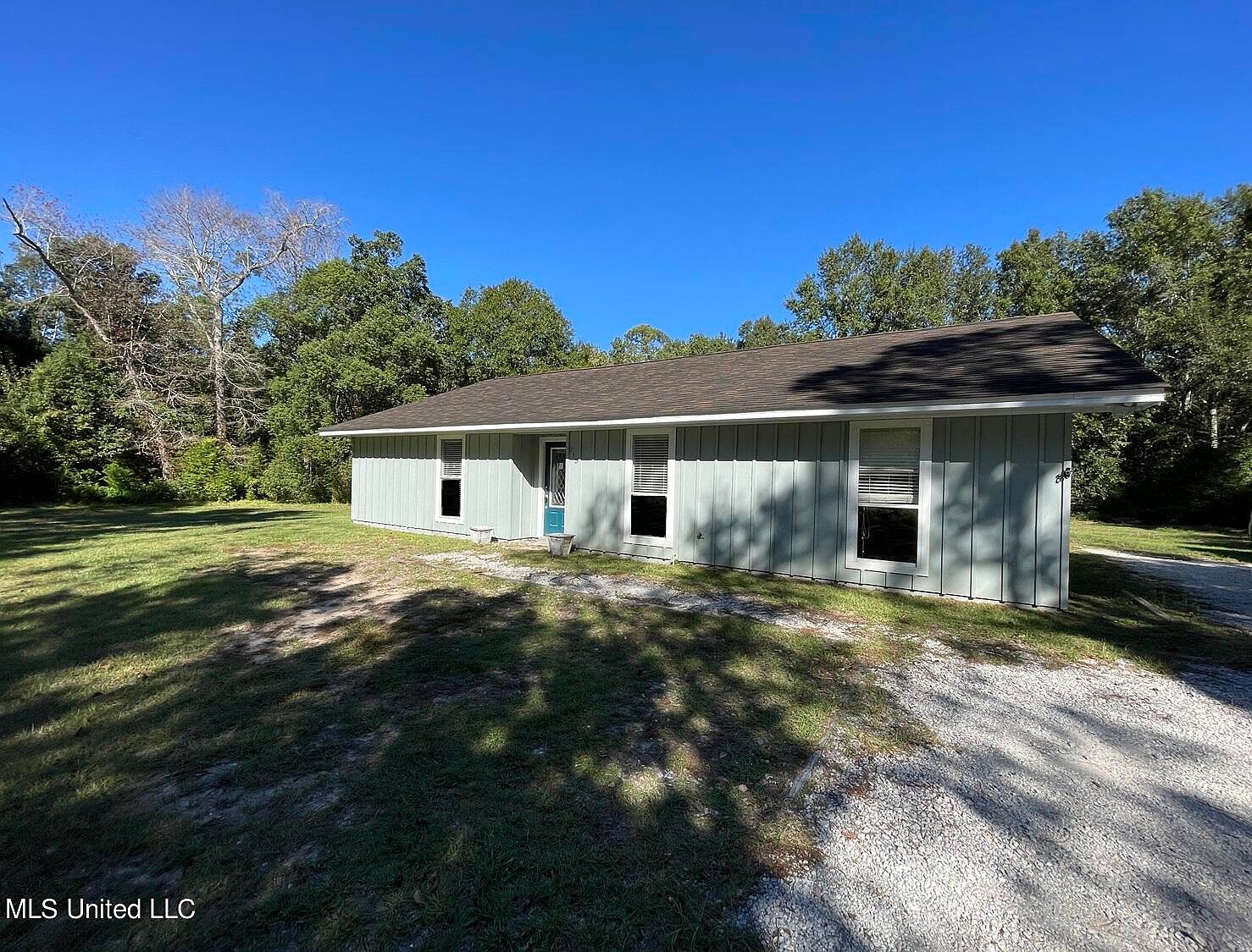 215 Old Spanish Trl, Waveland, MS 39576 | Zillow