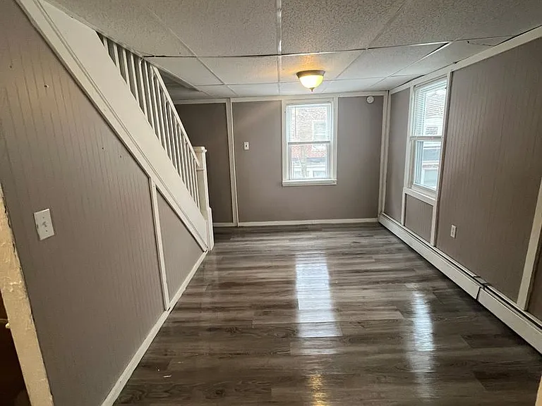 215 E High St — Photo 3