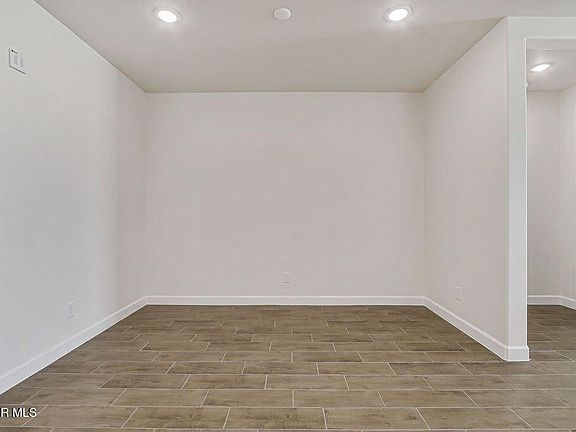5th image of 13869 Madero Ave