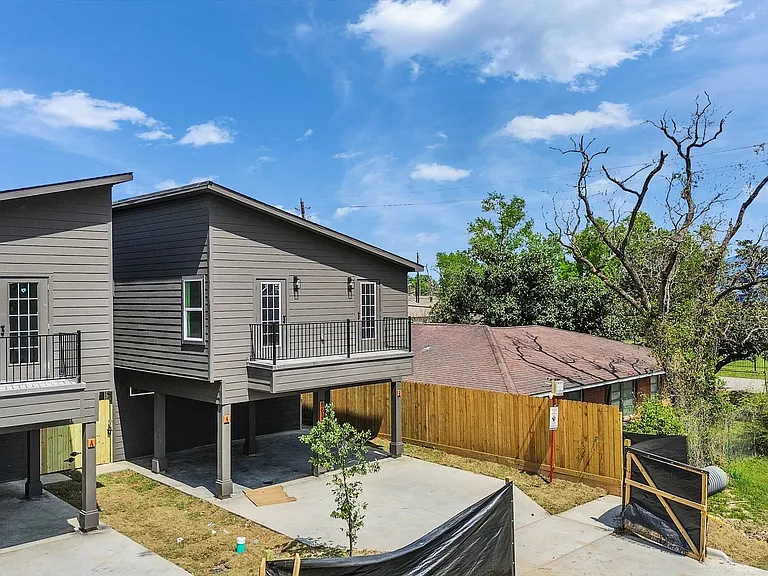 8625 Homewood Ln #B — Photo 1