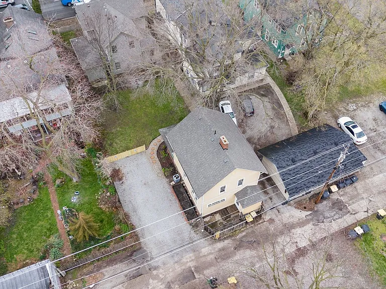1213 W Jefferson Blvd — Photo 4