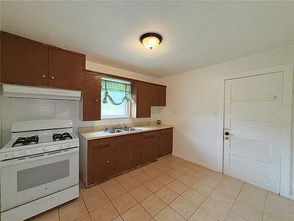 4th image of 507 E Commons St