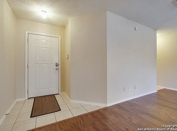 4th image of 412 Camaron Woods