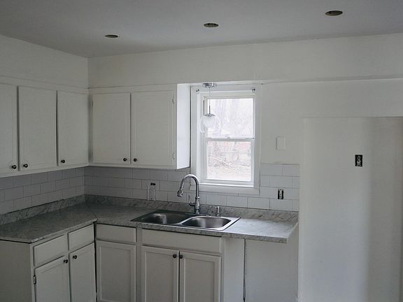 3rd image of 3123 Toepfer Rd