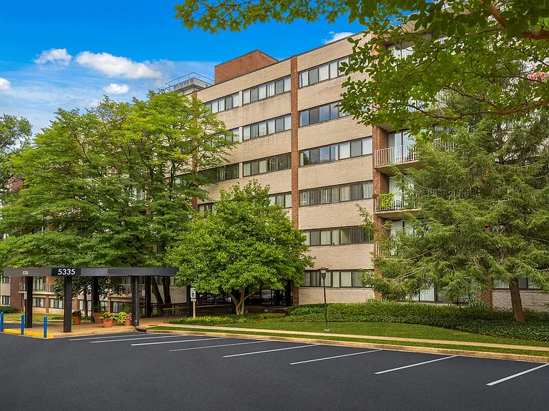 London Park Towers Apartments — Photo 14