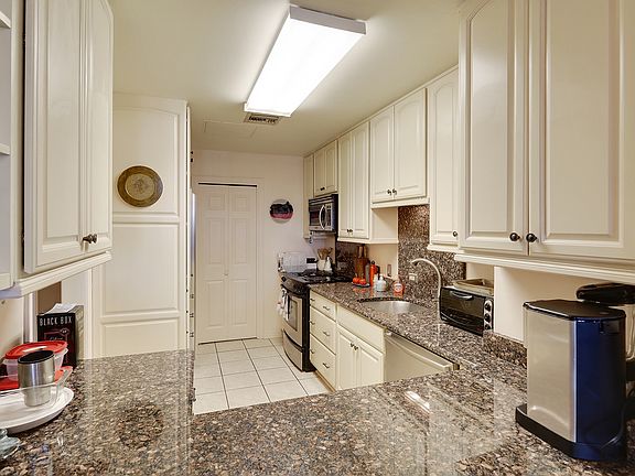 5th image of 330 Morgan St APT 305